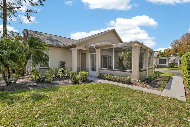 1122 GOLFVIEW WOODS DRIVE 1122, Sun City Center, FL 33573
