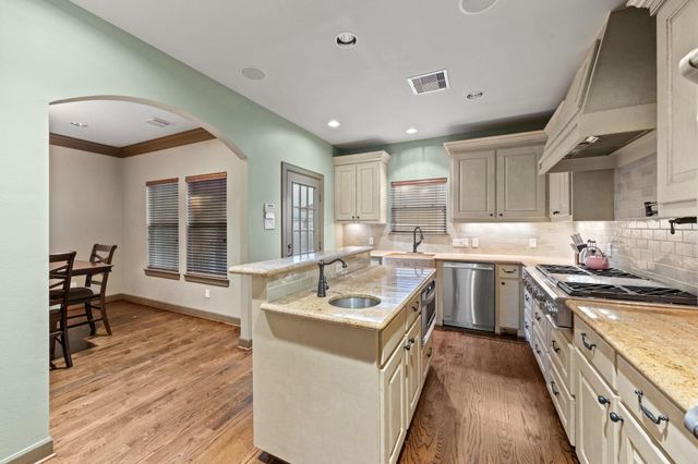 1106 W 18th Street A, Houston, TX 77008