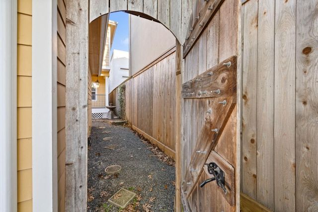 1106 W 18th Street A, Houston, TX 77008