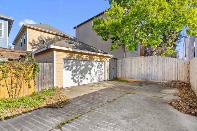 1106 W 18th Street A, Houston, TX 77008