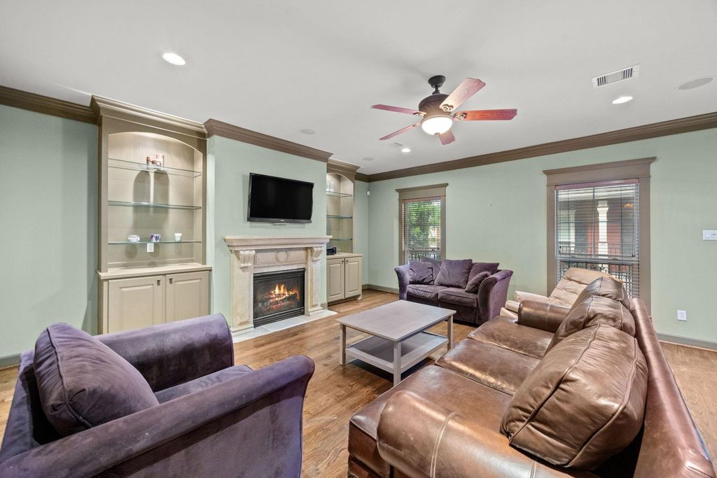 1106 W 18th Street A, Houston, TX 77008