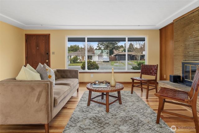 7716 S Mission Drive, Seattle, WA 98178