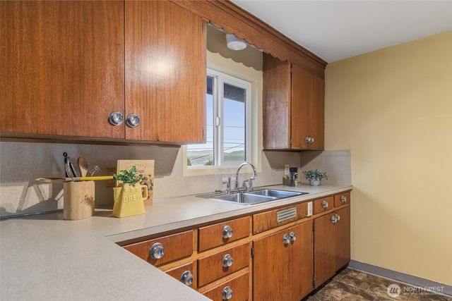 7716 S Mission Drive, Seattle, WA 98178