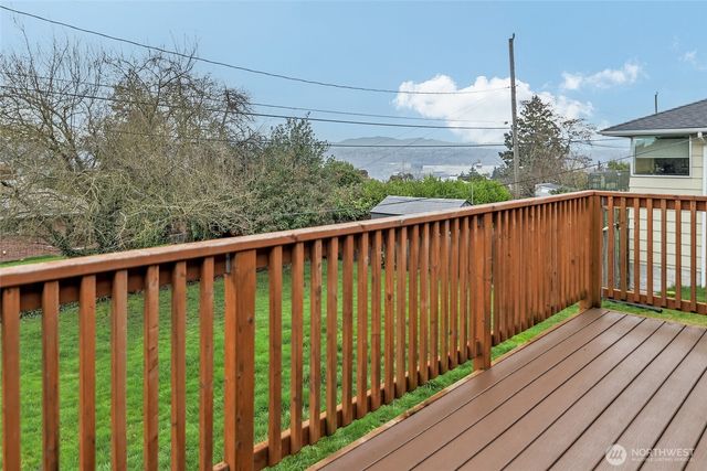 7716 S Mission Drive, Seattle, WA 98178