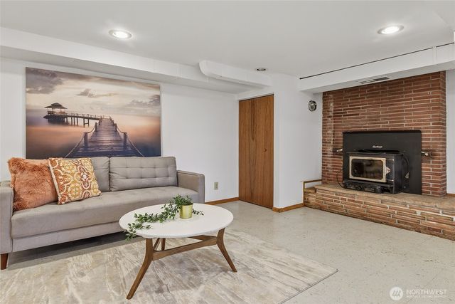 7716 S Mission Drive, Seattle, WA 98178