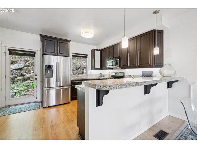 9231 Nw GERMANTOWN Rd, Portland, OR 97231