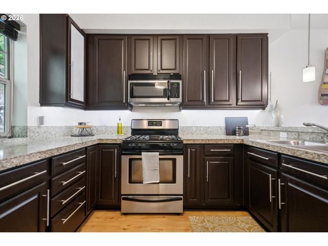 9231 Nw GERMANTOWN Rd, Portland, OR 97231