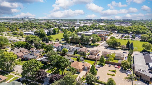 6819 N Keystone Avenue, Lincolnwood, IL 60712