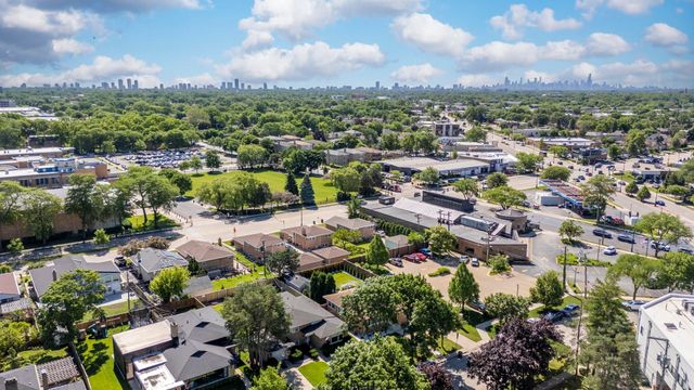 6819 N Keystone Avenue, Lincolnwood, IL 60712