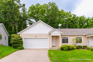 657 Wren Court 5, Middleville Vlg, MI 49333