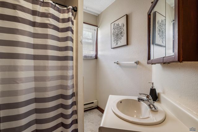 201 N NEWTON AV, Hill City, SD 57745