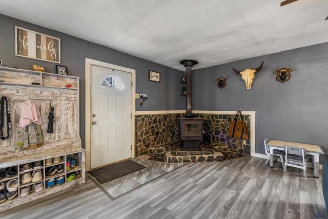 201 N NEWTON AV, Hill City, SD 57745