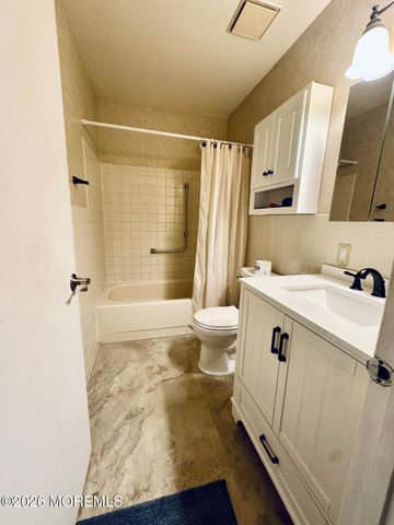 58 Chelsea Drive 70, Manchester, NJ 08759