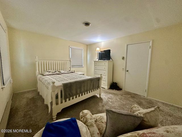58 Chelsea Drive 70, Manchester, NJ 08759