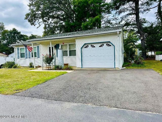 58 Chelsea Drive 70, Manchester, NJ 08759