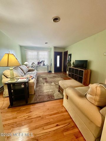 58 Chelsea Drive 70, Manchester, NJ 08759