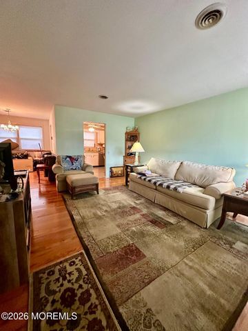 58 Chelsea Drive 70, Manchester, NJ 08759
