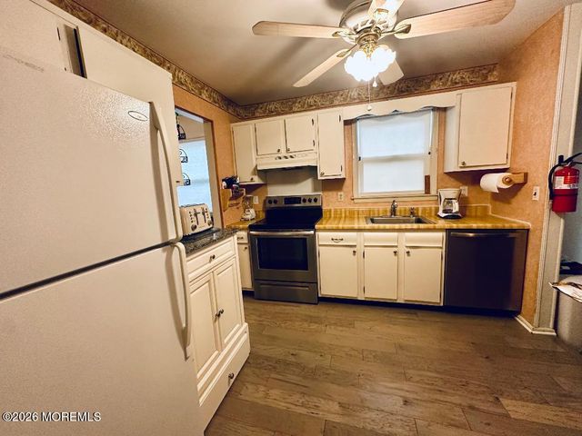 58 Chelsea Drive 70, Manchester, NJ 08759