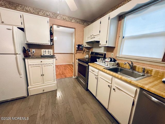 58 Chelsea Drive 70, Manchester, NJ 08759