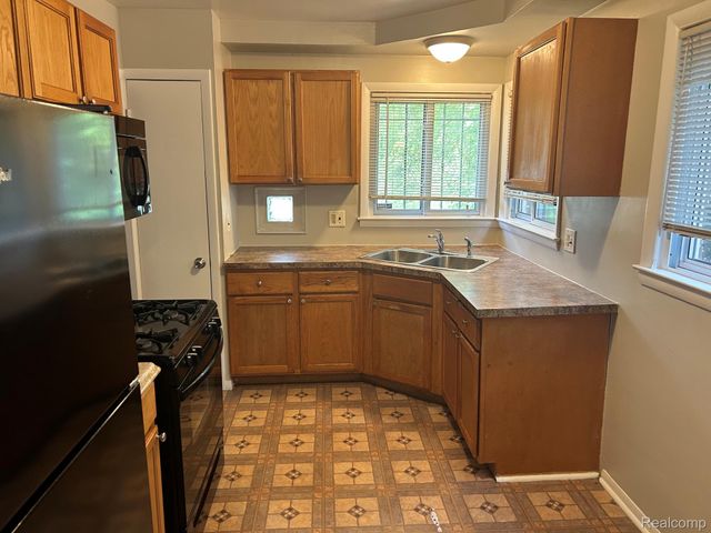 14640 Pearson Street, Oak Park, MI 48237