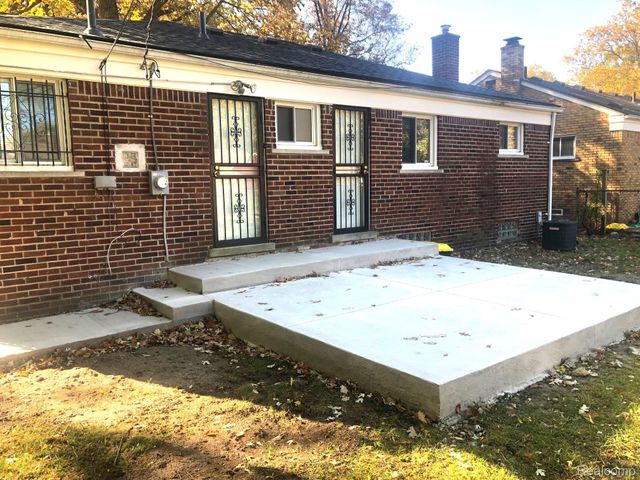 14640 Pearson Street, Oak Park, MI 48237