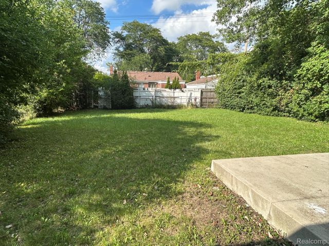 14640 Pearson Street, Oak Park, MI 48237