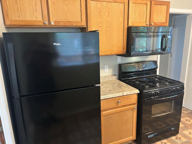 14640 Pearson Street, Oak Park, MI 48237
