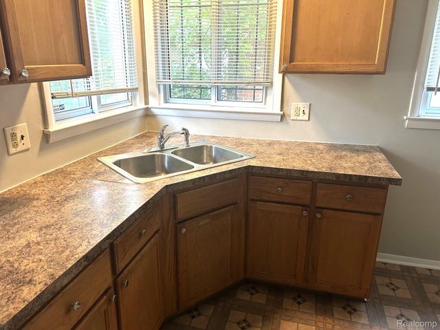 14640 Pearson Street, Oak Park, MI 48237