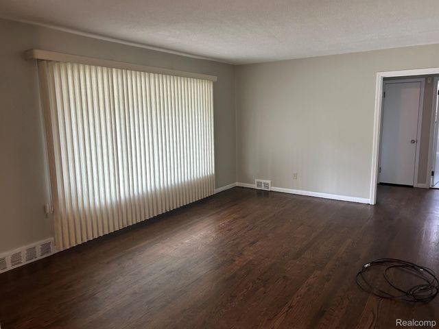 14640 Pearson Street, Oak Park, MI 48237