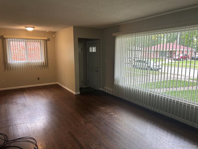 14640 Pearson Street, Oak Park, MI 48237
