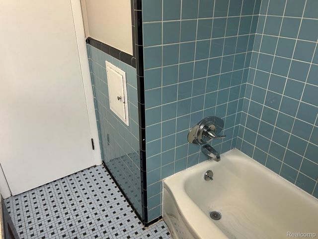 14640 Pearson Street, Oak Park, MI 48237