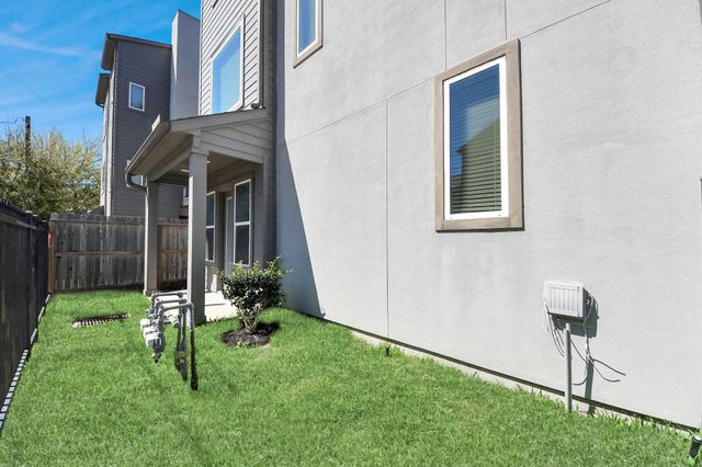 5720 Petty Street, Houston, TX 77007