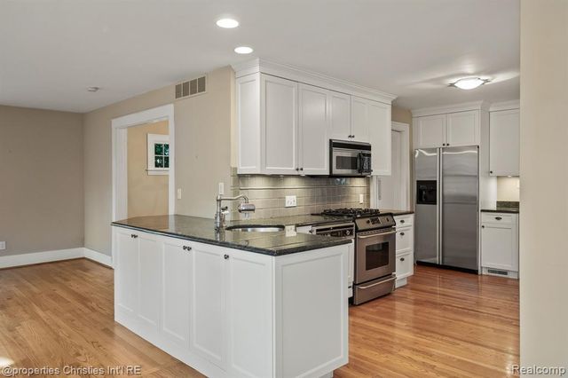 532 Wallace Street, Birmingham, MI 48009