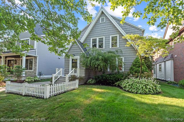 532 Wallace Street, Birmingham, MI 48009