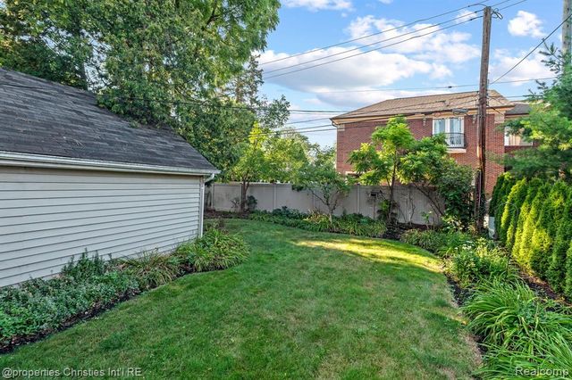 532 Wallace Street, Birmingham, MI 48009