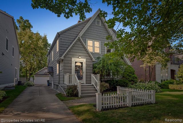 532 Wallace Street, Birmingham, MI 48009
