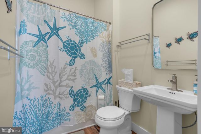 8046 CLARKSON LN, Chincoteague, VA 23336