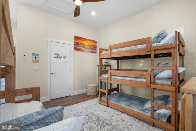 8046 CLARKSON LN, Chincoteague, VA 23336