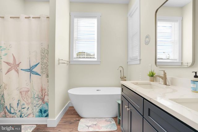 8046 CLARKSON LN, Chincoteague, VA 23336