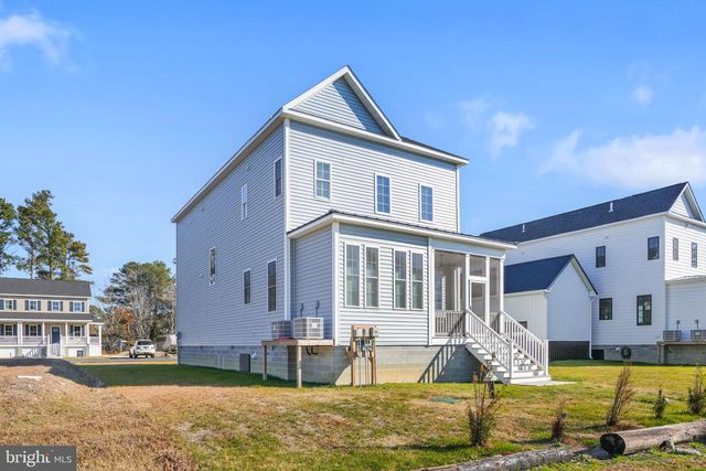 8046 CLARKSON LN, Chincoteague, VA 23336
