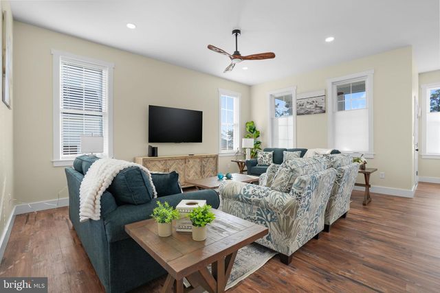 8046 CLARKSON LN, Chincoteague, VA 23336