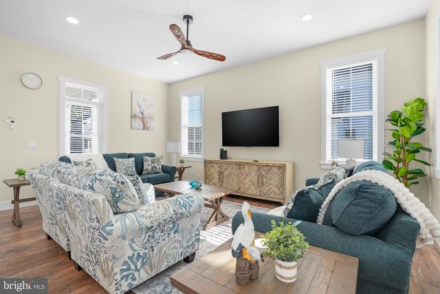 8046 CLARKSON LN, Chincoteague, VA 23336