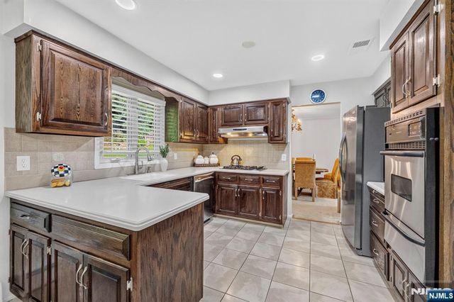 26 Coppola Court, Clifton, NJ 07013