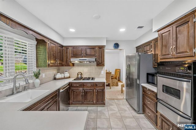 26 Coppola Court, Clifton, NJ 07013