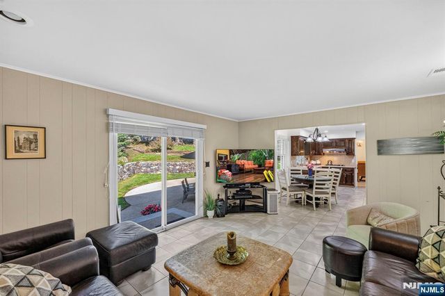 26 Coppola Court, Clifton, NJ 07013
