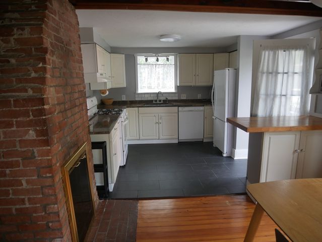 16 Hillside Rd, Hull, MA 02045