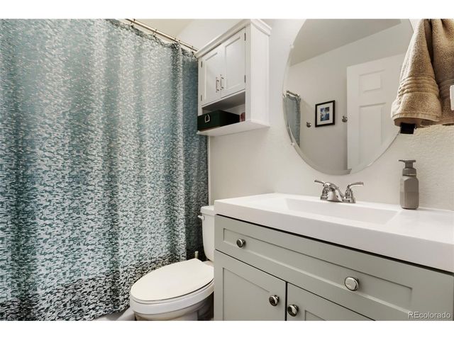 3944 N Quatar Ct, Aurora, CO 80019