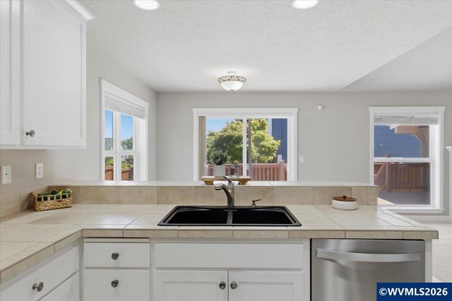 2359 Gale St NW, Albany, OR 97321