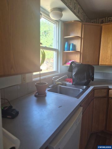 1065 23rd Av SE, Albany, OR 97322