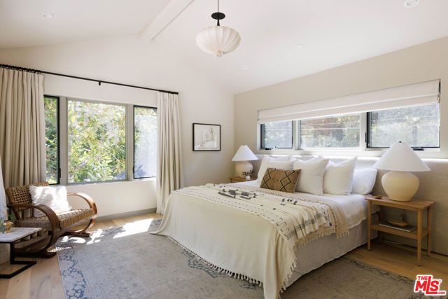 9843 Yoakum Drive, Beverly Hills, CA 90210